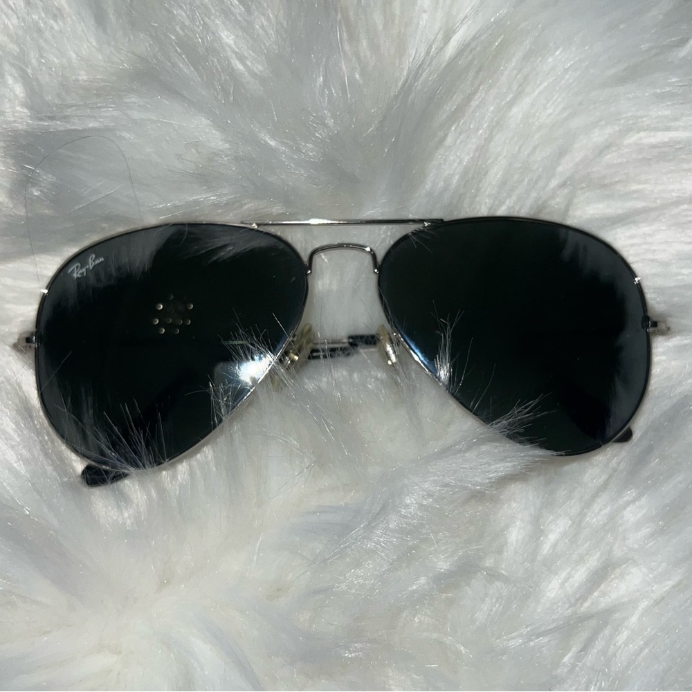 Ray-Ban Silver Rimmed Aviator Sunglasses